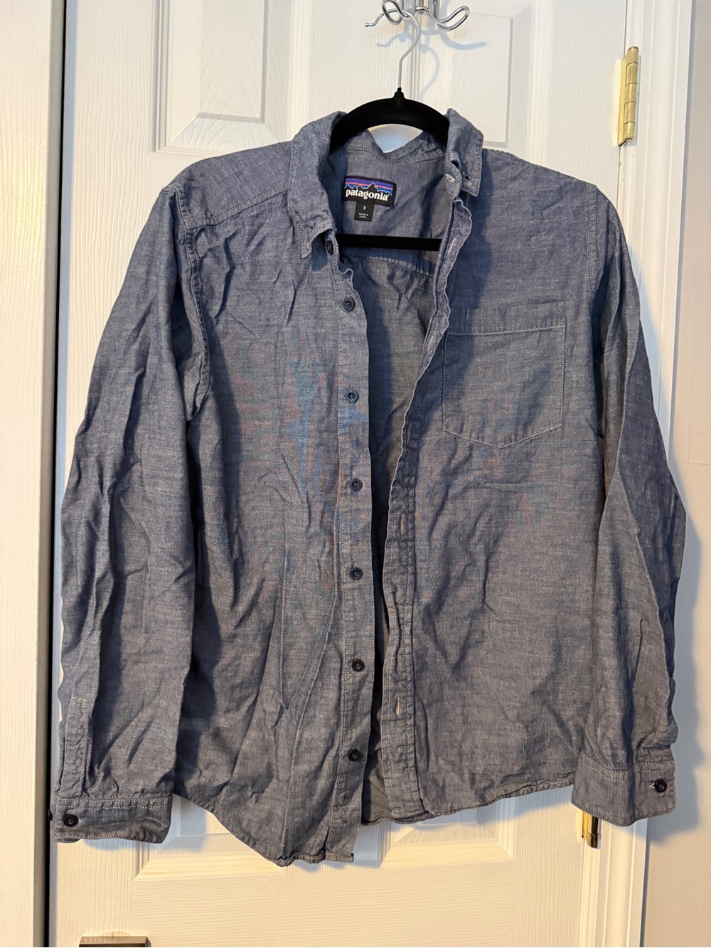 Patagonia Men's Long-Sleeve Chambray Shirt - medium denim